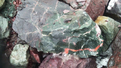 Гигантские зелёные валуны для ландшафтного дизайна весом более 5 тонн купить в Вологодской области