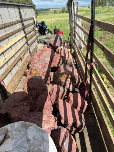 Ландшафтные глыбы красно-фиолетовые 200-1000 килограмм купить в Вологодской области