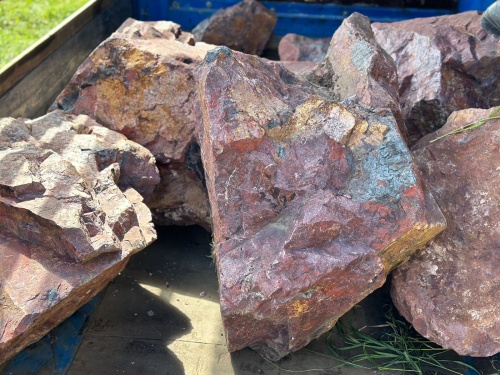 Ландшафтные глыбы красно-фиолетовые 200-1000 килограмм купить в Вологодской области