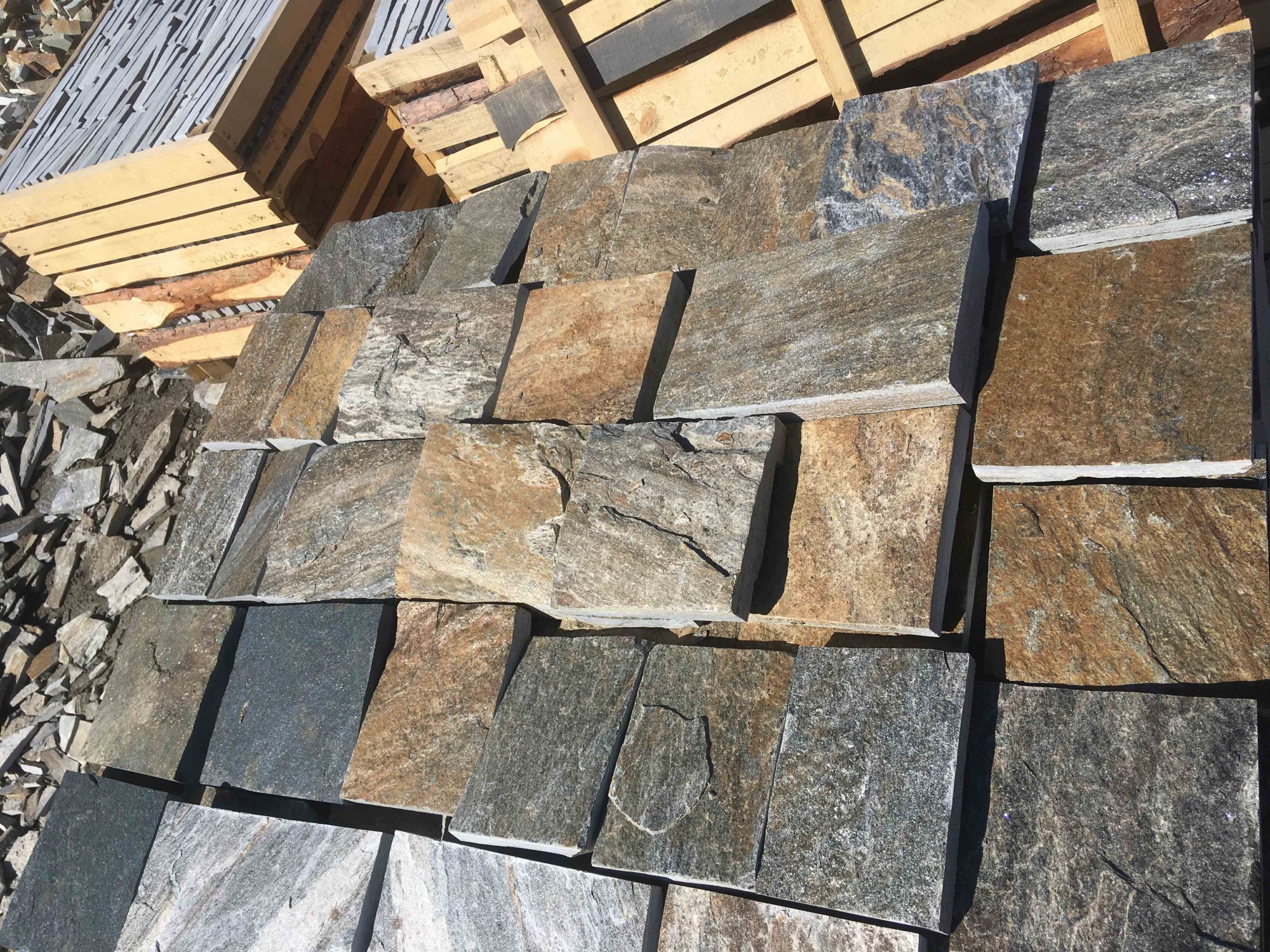 Плитка пилёная златолит Уральский для цоколя, отмостки купить в Вологодской области