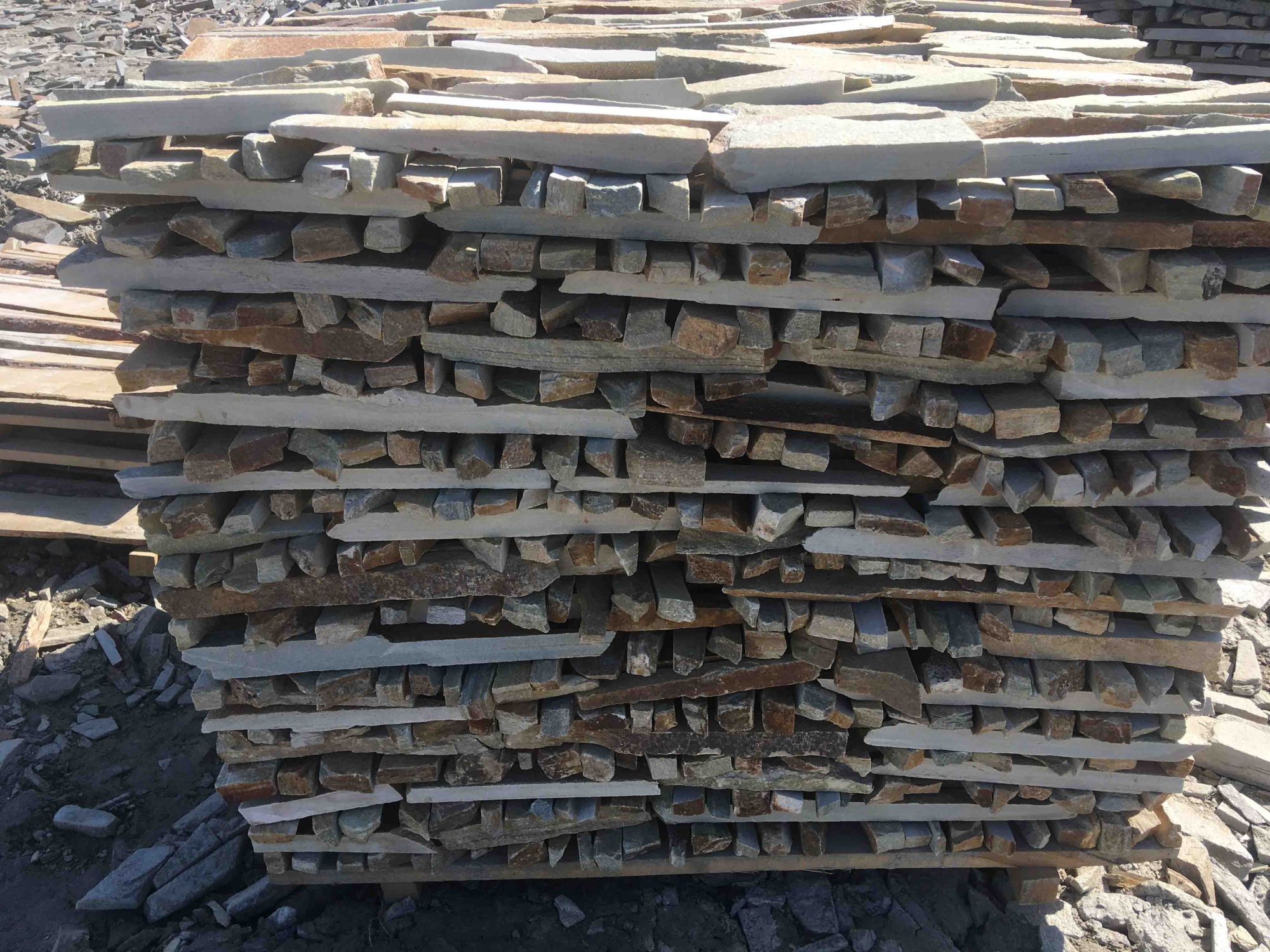 Горбушка златолит золотистый для облицовки купить в Вологодской области