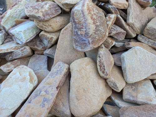 Златолит жёлтый, жёлто-зелёный глыбки и валуны для ланшафтного дизайна купить в Вологодской области