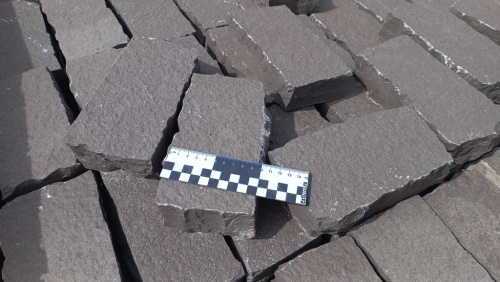 Брусчатка колотая красная